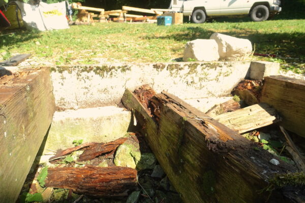 2506-Esparron-equarrissage hache-Charpente traditionnelle28