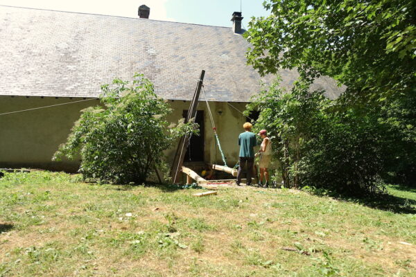 2506-Esparron-equarrissage hache-Charpente traditionnelle41
