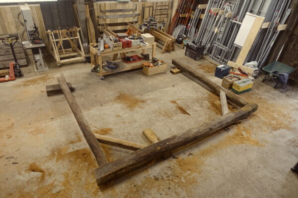 2501-Cabane-Bois-reemploi-toit-vegetal-3