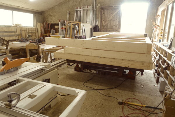 2501-Cabane-Bois-reemploi-toit-vegetal-5
