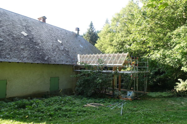 2506-Esparron-equarrissage hache-Charpente traditionnelle63