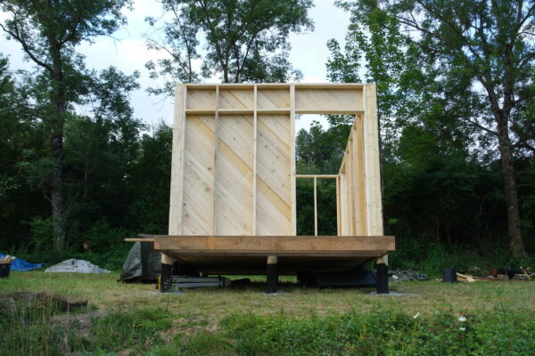 2507-Cabane-Mens-Préfabrication-pieux bois-chanvre-20