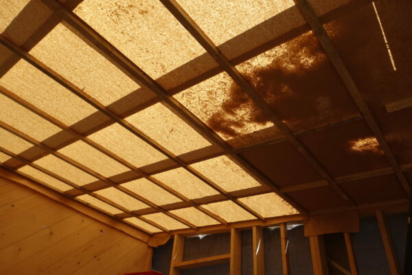 2507-Cabane-Mens-Préfabrication-pieux bois-chanvre-26