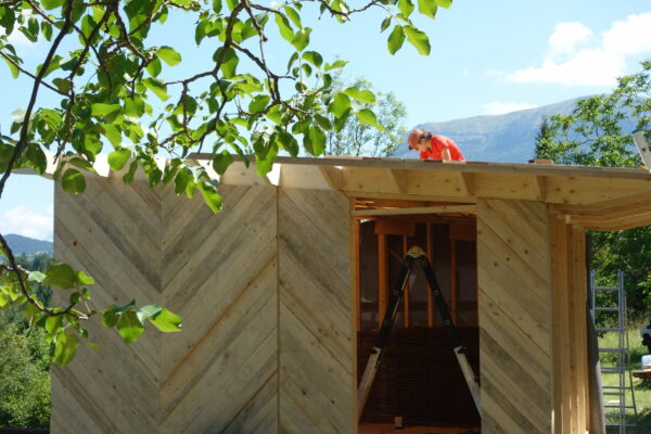 2507-Cabane-Mens-Préfabrication-pieux bois-chanvre-30