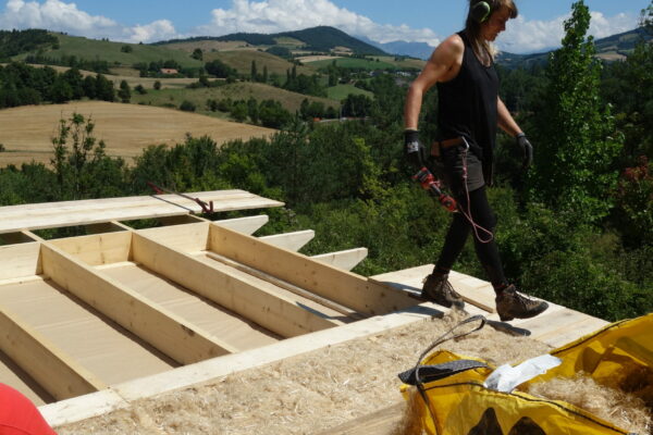 2507-Cabane-Mens-Préfabrication-pieux bois-chanvre-31