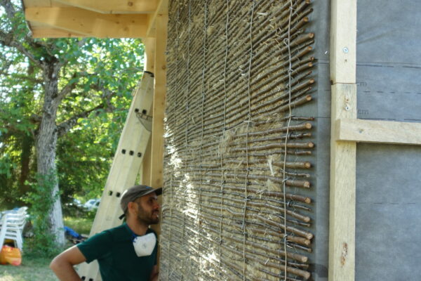 2507-Cabane-Mens-Préfabrication-pieux bois-chanvre-35