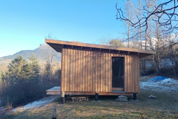 2512-Cabane-Mens-Préfabrication-pieux bois-chanvre-38